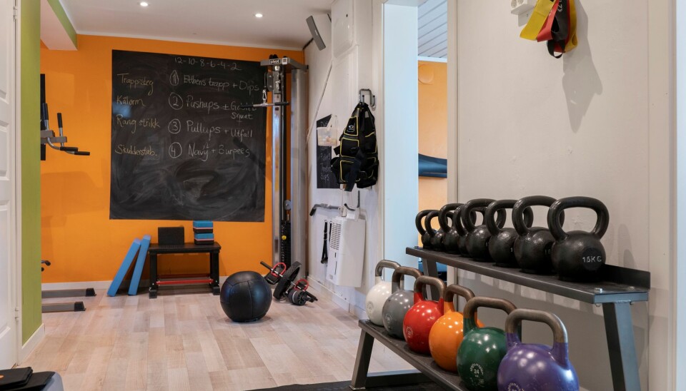 HJEMMESTUDIOET: For dem som er inspirert av crossfit-trening, kjører Kristin Granum Rosebø crosscamp i studioet hjemme. HJEMMESTUDIOET: For dem som er inspirert av crossfit-trening, kjører Kristin Granum Rosebø crosscamp i studioet hjemme.