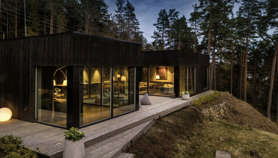 KAN BLI DIN: Den flotte atrium-boligen på Svartskog ligger fortsatt til salgs, halvannen måned etter at den ble lagt ut. KAN BLI DIN: Den flotte atrium-boligen på Svartskog ligger fortsatt til salgs, halvannen måned etter at den ble lagt ut.