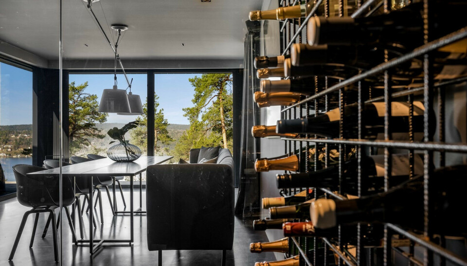 GODT MED LAGRINGSPLASS: Er du glad i god vin, har du gode muligheter for å plassere samlingen din her. GODT MED LAGRINGSPLASS: Er du glad i god vin, har du gode muligheter for å plassere samlingen din her.