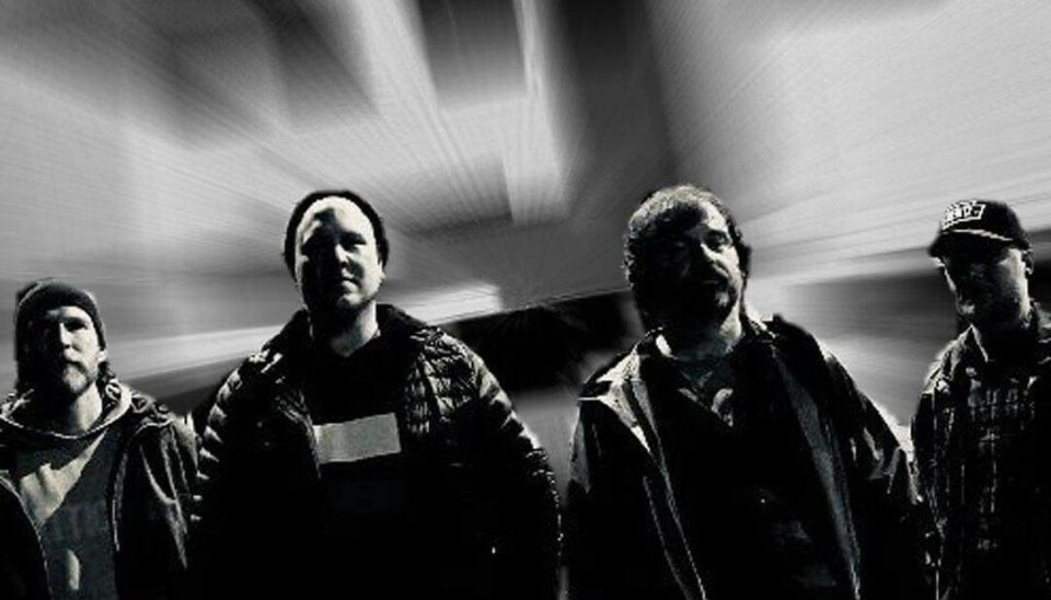 SKRIVER LÅTER OM LOKALSAMFUNNET: To av låtene til Kolbotnbandet CANOON handler om stedet der de fire bandmedlemmene bor. Fra venstre: Kjetil Myhre (bass), Jan Steinsland (trommer), Ole Beyer (vokal/gitar) og Stefan Pretorius (gitar/backing vokal). SKRIVER LÅTER OM LOKALSAMFUNNET: To av låtene til Kolbotnbandet CANOON handler om stedet der de fire bandmedlemmene bor. Fra venstre: Kjetil Myhre (bass), Jan Steinsland (trommer), Ole Beyer (vokal/gitar) og Stefan Pretorius (gitar/backing vokal).