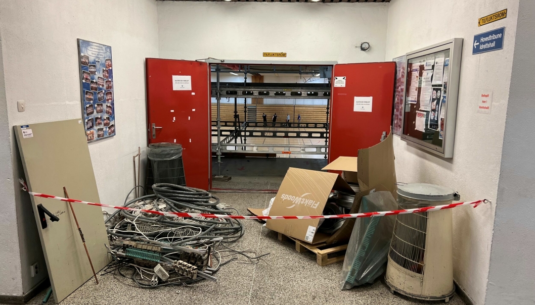 STENGT: Sofiemyrhallen er stengt etter funn av det som kan være plater med asbest.