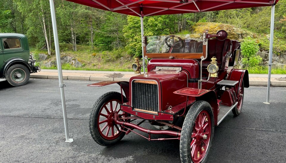 GAMLE SKATTER: Det er mange gamle biler å finne når det er treff på Tyrigrava. Her står et eksemplar utstilt for anledningen. GAMLE SKATTER: Det er mange gamle biler å finne når det er treff på Tyrigrava. Her står et eksemplar utstilt for anledningen.