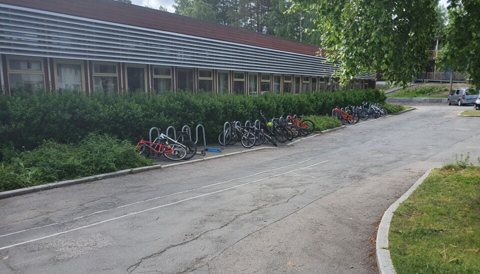 SLIK SER DEN UT I DAG: Bildet av sykkelparkeringen ved Sofiemyr skole ble tatt rundt klokken 09:00 torsdag 16. juni. SLIK SER DEN UT I DAG: Bildet av sykkelparkeringen ved Sofiemyr skole ble tatt rundt klokken 09:00 torsdag 16. juni.