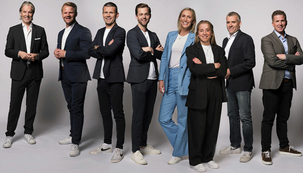 BLIR EKSPERT: Sigrid Heien Hansen (i front) blir fotballekspert i Viasat.