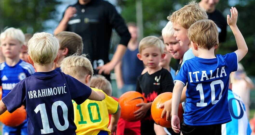 FOR ALLE: Fotballskolen passer for alle som er glad i å spille fotball. FOR ALLE: Fotballskolen passer for alle som er glad i å spille fotball.
