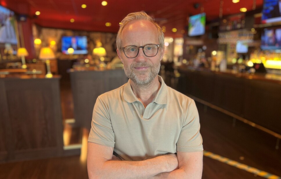KJENT STEMME: Øyvind Alsaker har i en årrekke kommentert de største fotballkampene på norsk tv, deriblant Premie League.