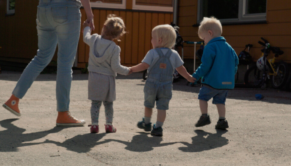 VENNSKAP OG LEK: Livet i barnehage består stort sett av vennskap og lek, men det har også sine utfordringer. VENNSKAP OG LEK: Livet i barnehage består stort sett av vennskap og lek, men det har også sine utfordringer.