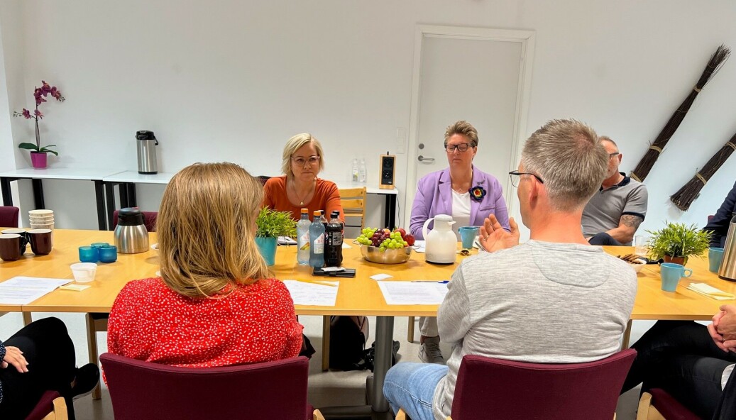 BLE IMPONERT: Helse- og omsorgsminister Ingvild Kjerkol ble tirsdag vist rundt i Nordre Follo av blant andre ordfører Hanne Opdan og kommunedirektør Øyvind Henriksen (delvis skult). BLE IMPONERT: Helse- og omsorgsminister Ingvild Kjerkol ble tirsdag vist rundt i Nordre Follo av blant andre ordfører Hanne Opdan og kommunedirektør Øyvind Henriksen (delvis skult).
