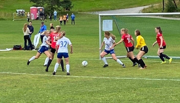 JENTE 15: Sjuerlaget i jente 15-klassen røk ut av Norway Cup tidligere i dag. JENTE 15: Sjuerlaget i jente 15-klassen røk ut av Norway Cup tidligere i dag.
