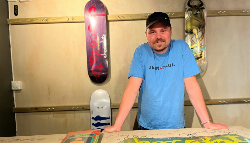 BEGYNNER Å BLI TOMT: Her pleier det å henge masse skateboard. Nå er det meste solgt.