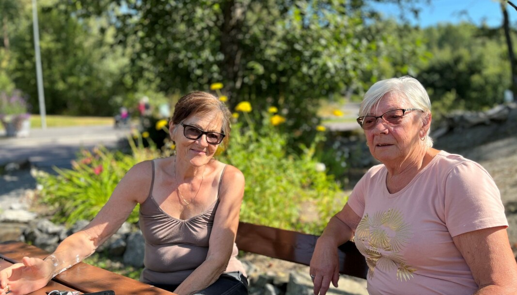 INITIATIVTAKERE: Torill Haugan (t.v) og Ingrid Inderøy har lagt ned mange timer i området de har døpt til Trafoparken. INITIATIVTAKERE: Torill Haugan (t.v) og Ingrid Inderøy har lagt ned mange timer i området de har døpt til Trafoparken.