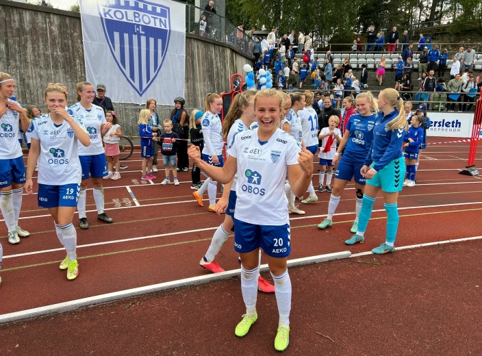 SUPERTALENT: 15-åringen Martine Fenger kom inn og scoret sitt første mål i Toppserien. Da er det lov å juble litt.