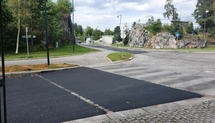 KOLBOTNVEIEN: Nylig har de små strekningene i Kolbotveien fått nytt asfaltdekke.