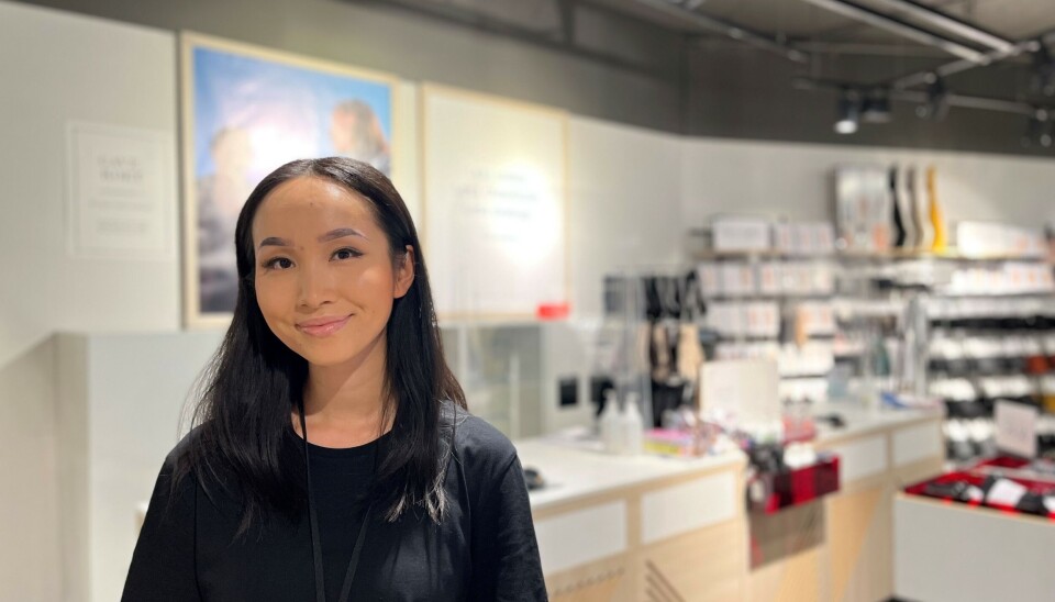 BRA FOR KUNDENE: Assisterende butikksjef Ann Tran på Lindex ønsker Kapphal velkommen. BRA FOR KUNDENE: Assisterende butikksjef Ann Tran på Lindex ønsker Kapphal velkommen.