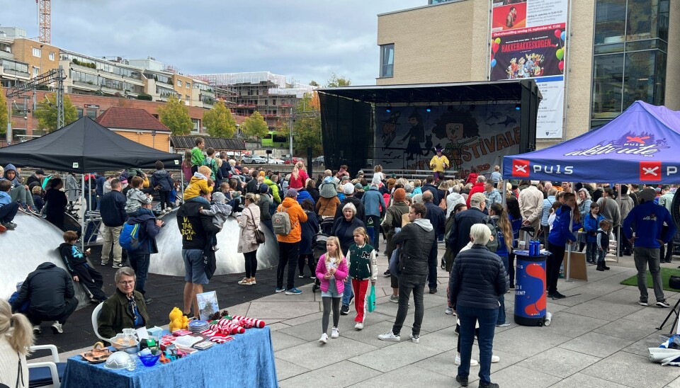 STAPPFULLT: Jan Baalsruds plass var fylt til randen under lørdagens eventyrfestival STAPPFULLT: Jan Baalsruds plass var fylt til randen under lørdagens eventyrfestival