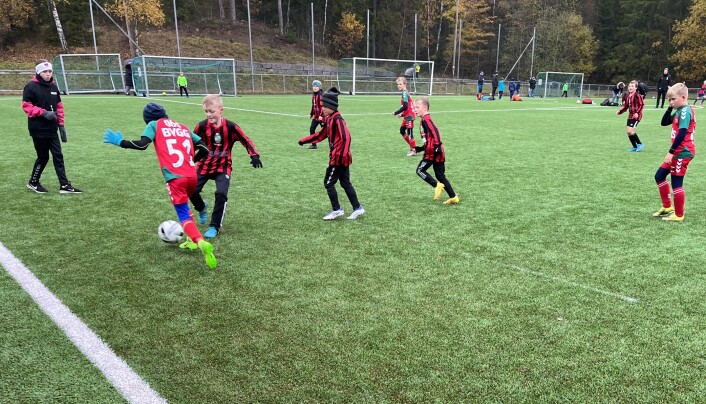 FULL INNSATS: Innsatsen var det ingenting å si på i det kalde været på Greverud. FULL INNSATS: Innsatsen var det ingenting å si på i det kalde været på Greverud.