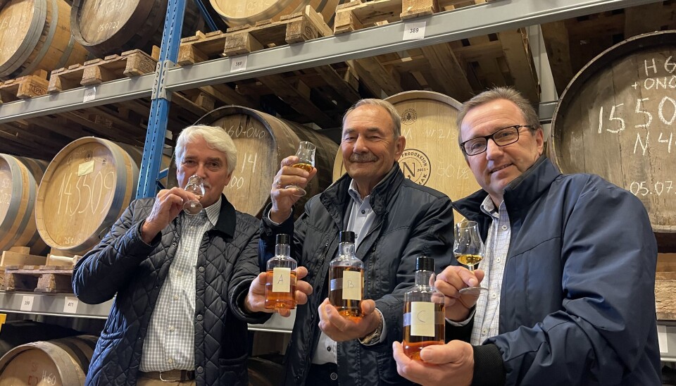 GLEDER SEG: Leif Wien Jensen, Gunnar Melgaard og Morten Tønseth gleder seg til å presentere årets juleakevitt. GLEDER SEG: Leif Wien Jensen, Gunnar Melgaard og Morten Tønseth gleder seg til å presentere årets juleakevitt.