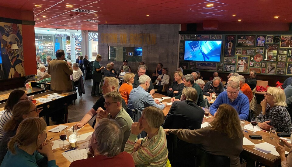 STOR STEMNING: Fullsatt restaurant på O’Learys og spent stemning før quizkongen sparket i gang finaleshowet sist tirsdag. STOR STEMNING: Fullsatt restaurant på O’Learys og spent stemning før quizkongen sparket i gang finaleshowet sist tirsdag.