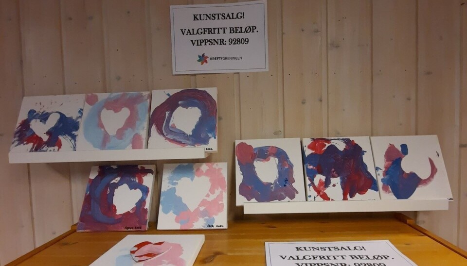 SELVVLAGET KUNST: Salg av kunst laget av barna ga en solid sum til kreftforeningen SELVVLAGET KUNST: Salg av kunst laget av barna ga en solid sum til kreftforeningen