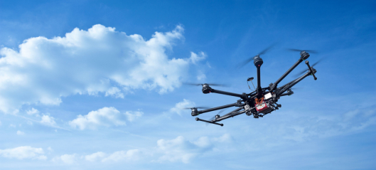Usikker på hvorfor det flyr droner i lufta om dagen?