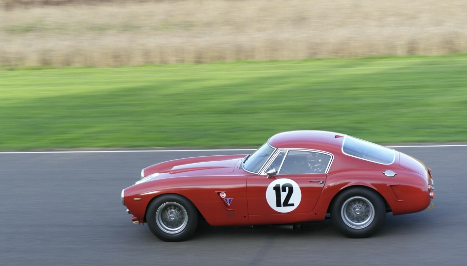 NYTELSE: En 1961 Ferrari 250 - SWB Competition på Racingbanen i Goodwood.