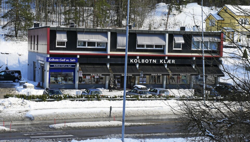 TRADISJONSRIK: Kolbotn Klær lever av å selge varer og har vært på Kolbotn i en årrekke, men salgshysteriet Black Friday vil de ikke være med på. TRADISJONSRIK: Kolbotn Klær lever av å selge varer og har vært på Kolbotn i en årrekke, men salgshysteriet Black Friday vil de ikke være med på.