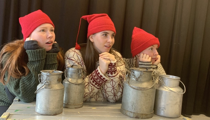 SKUESPILLERE: Elise Heggedal Branden, Estelle Desirée Næverlid og Maria Gonsholt Kristensen spiller alle viktige roller i forestillingen.