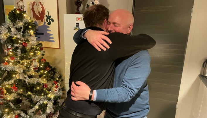 GOD KLEM: Det første ministeren gjorde var å dele ut en god klem til Hagemann-Jensen. GOD KLEM: Det første ministeren gjorde var å dele ut en god klem til Hagemann-Jensen.