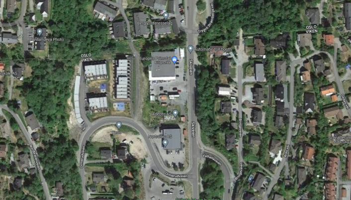 PÅ GENSEN: Europris-butikken og Frøyatun boligsameie ligger helt på grensen mellom Nordre Follo og Oslo.