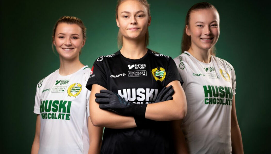 FRA KIL til HAMMARBY: Kolbotn-spiller Thea Sørbo (t.v.) er solgt til den svenske klubben Hammarby. Mandag ble hun presentert på klubbens nettside sammen med to andre nysigneringer.