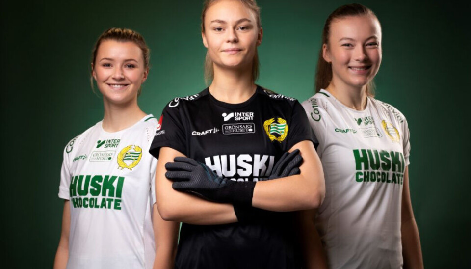 FRA KIL til HAMMARBY: Kolbotn-spiller Thea Sørbo (t.v.) er solgt til den svenske klubben Hammarby. Mandag ble hun presentert på klubbens nettside sammen med to andre nysigneringer. FRA KIL til HAMMARBY: Kolbotn-spiller Thea Sørbo (t.v.) er solgt til den svenske klubben Hammarby. Mandag ble hun presentert på klubbens nettside sammen med to andre nysigneringer.