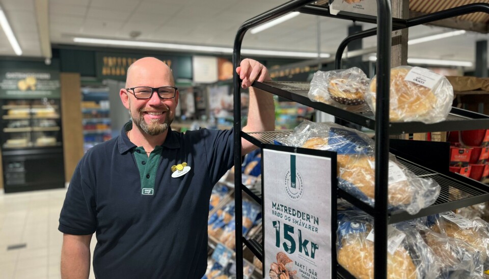MATREDDER: Coop Kolbotn Mega har sørget for at 3,6 tonn med mat har blitt reddet fra å bare bli søppel. Bærekraftinfluenser Rune Langlid sørger for at alt går som det skal. MATREDDER: Coop Kolbotn Mega har sørget for at 3,6 tonn med mat har blitt reddet fra å bare bli søppel. Bærekraftinfluenser Rune Langlid sørger for at alt går som det skal.