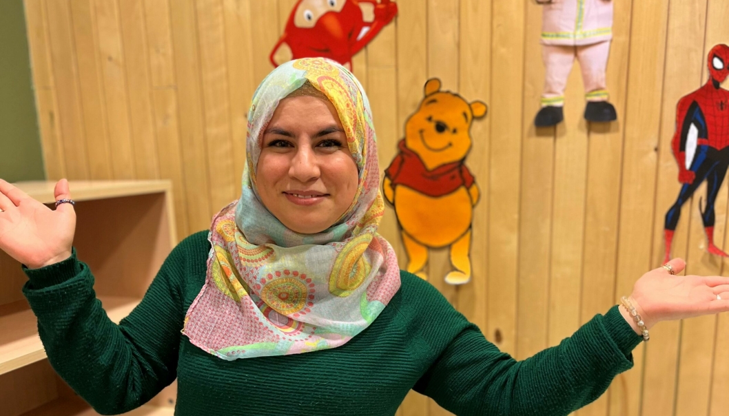 ØNSKER VELKOMMEN: Nadia Ghafari er bydelsmor og jobber i barnehage. Hun vil dele av sin erfaring slik at flere minorietsspråklige barn og foreldre uten barnehageplass kan få mer informasjon om hva barnehage er.