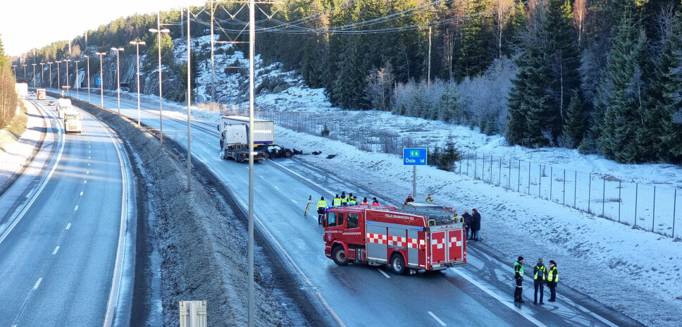 ULYKKE: E6 i nordgående felt er stengt etter ulykken. ULYKKE: E6 i nordgående felt er stengt etter ulykken.