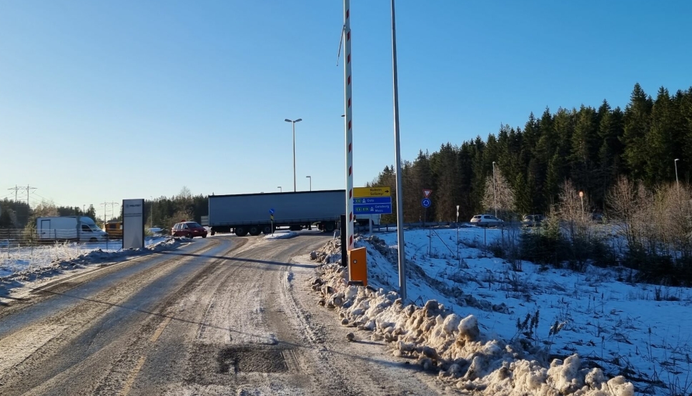 MYE TRAFIKK: Ved Taralrudkrysset er det nå mange som kjører av mot Sofiemyr og gjennom Oppegård, for å komme seg mot Oslo.