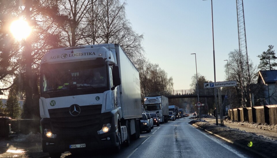 VED KLUBBHUSET: Trafikken står bortimot stille ved klubbhuset på Sofiemyr. VED KLUBBHUSET: Trafikken står bortimot stille ved klubbhuset på Sofiemyr.
