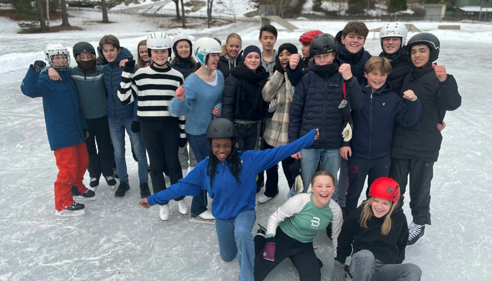 UNDERSKRIFTSKAMPANJE: Elevene i klasse 8v på Ingieråsen skole har store planer for rådhusparken.