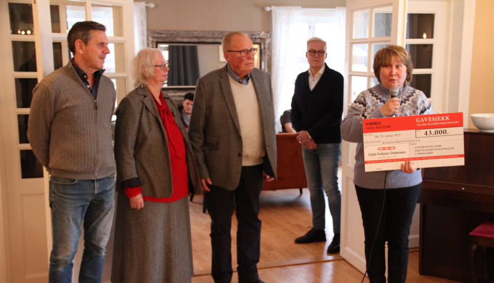 MOTTOK GAVE: Oppegård frivilligsentral mottok forrige uke gave fra Odd Fellow. MOTTOK GAVE: Oppegård frivilligsentral mottok forrige uke gave fra Odd Fellow.