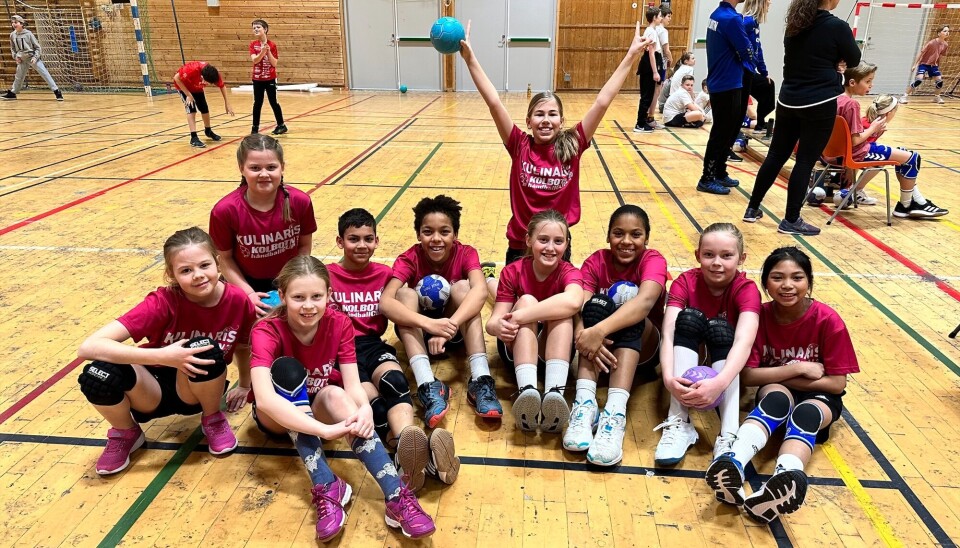 FORNØYD GJENG: Denne gjengen er et godt bilde på hvor morsomt det var å endelig få delta på skolecup i håndball igjen. FORNØYD GJENG: Denne gjengen er et godt bilde på hvor morsomt det var å endelig få delta på skolecup i håndball igjen.