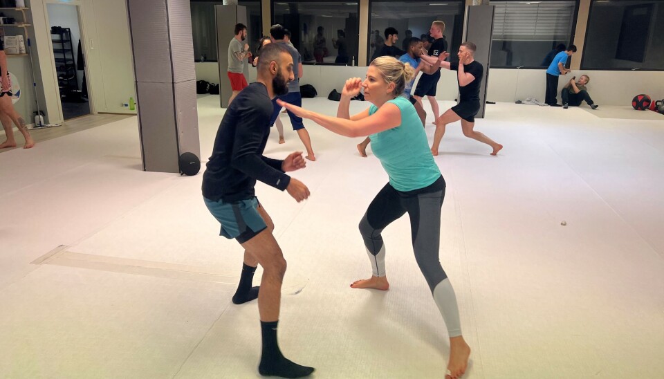 ENESTE JENTE: Linda Jensen var eneste jente på thaiboxing-trening denne kvelden. ENESTE JENTE: Linda Jensen var eneste jente på thaiboxing-trening denne kvelden.