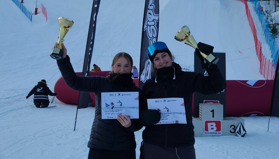TOK NM-GULL: Nora Synnøve Topp Øye (t.h.) sikret seg sitt første NM-gull i snowboardcross i helgen.