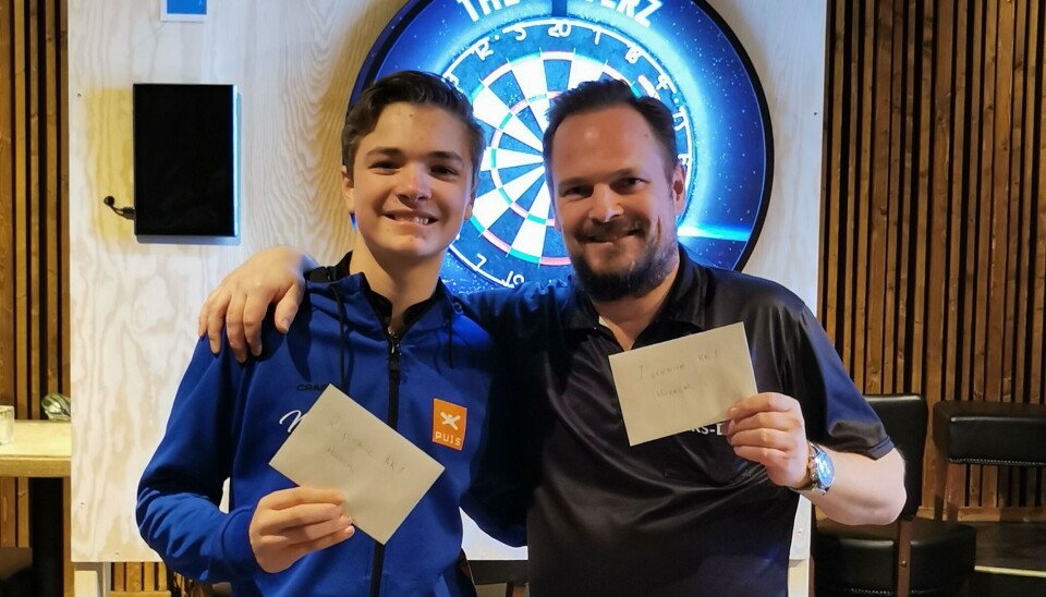 FOTNØYDE KARER: Både sølvvinner Mathias og vinner Lars-Erik Lindgren var fornøyde etter finalen. FOTNØYDE KARER: Både sølvvinner Mathias og vinner Lars-Erik Lindgren var fornøyde etter finalen.
