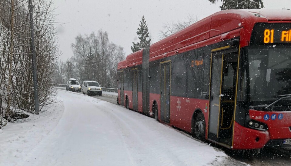 81-BUSSEN VÆRFAST: To busser stod bom fast i Valhallaveien. 81-BUSSEN VÆRFAST: To busser stod bom fast i Valhallaveien.