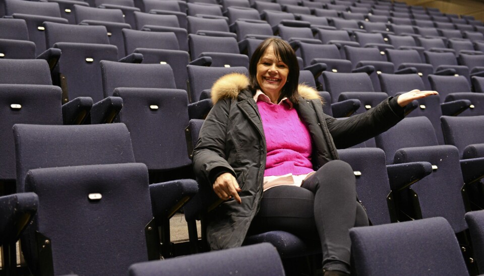 FÅR ROS: Teaterdronning Marianne Mørk får ros fra en publikummer. FÅR ROS: Teaterdronning Marianne Mørk får ros fra en publikummer.