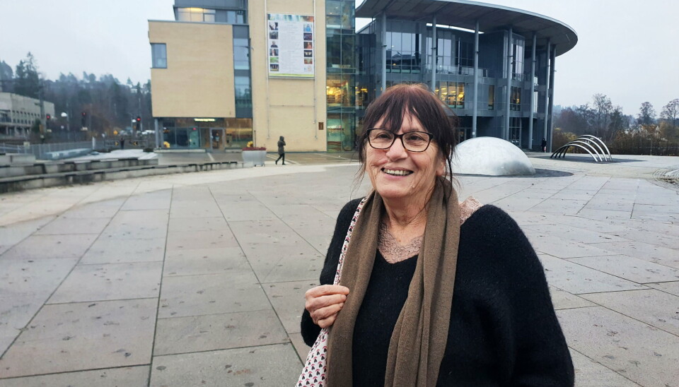 – Legg bort mobilen