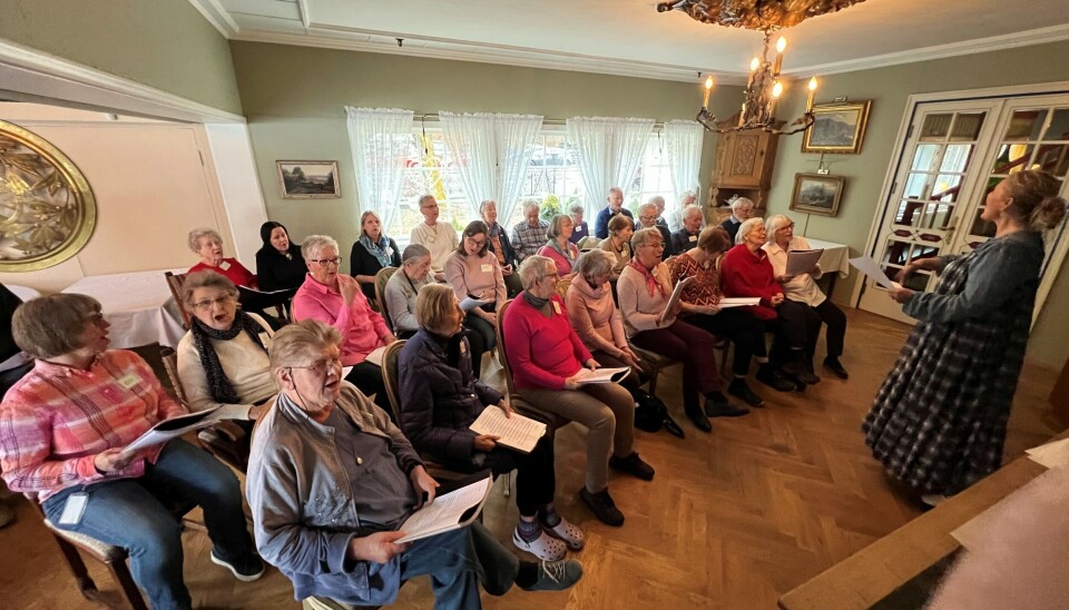 SYNGER AV FULL HALS: De 17 kormedlemmene og støttespillere gir alt under øvingen. SYNGER AV FULL HALS: De 17 kormedlemmene og støttespillere gir alt under øvingen.