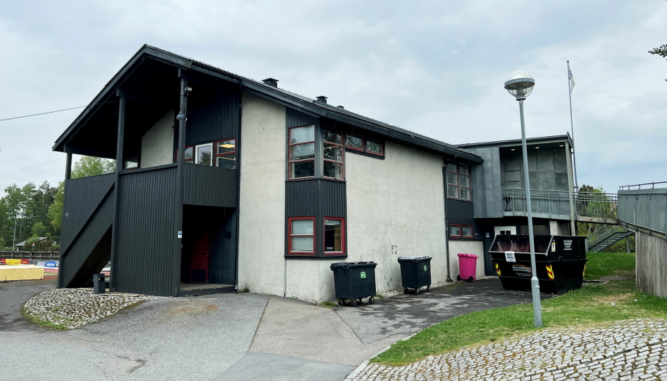 KLUBBHUSET: Førsteetasje og kjelleren i klubbhuset på Sofiemyr er stengt etter at det ble oppdaget omfattende skader i bygget.