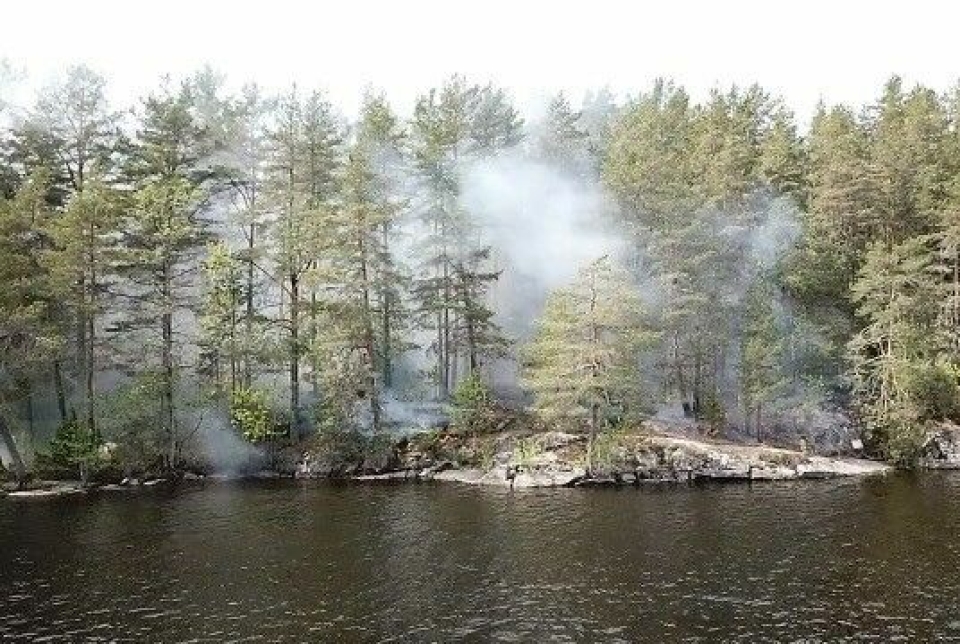 MY RØYK: Dronebilder på stedet viser at kommer en del røyk fra brannen.