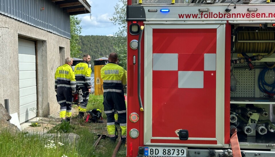 KLARE TIL INNSATS: Styrker fra Follo brannvesen var raskt på plass for å forsøke å slukke brannen. KLARE TIL INNSATS: Styrker fra Follo brannvesen var raskt på plass for å forsøke å slukke brannen.