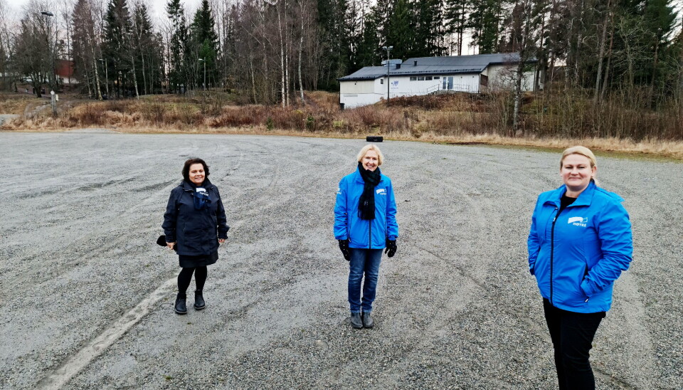 FRAM: Her ønsket Høyre å bygge Fram ungdomskole. Nå blir det ny barneskole i stedenfor. Fra venstre: Daad Gjerde, Bente Biltvedt og Cecilie Dahl-Jørgensen Pind. FRAM: Her ønsket Høyre å bygge Fram ungdomskole. Nå blir det ny barneskole i stedenfor. Fra venstre: Daad Gjerde, Bente Biltvedt og Cecilie Dahl-Jørgensen Pind.